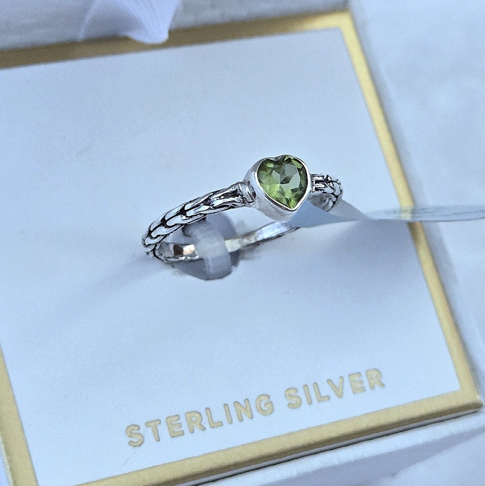 Annika Witt Dainty Peridot Heart💚 Ring💍 - NIB - Picture 12 of 16